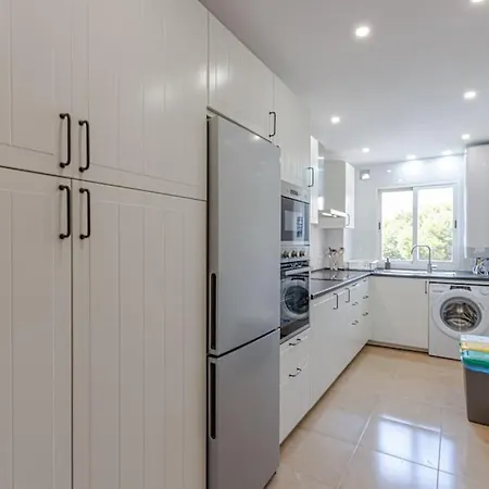 Beautiful With Sea Views Apartment