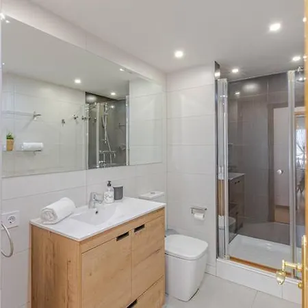 Beautiful With Sea Views Apartment *